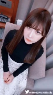 女孩骑得很猛 无法阻止剧烈的喷射